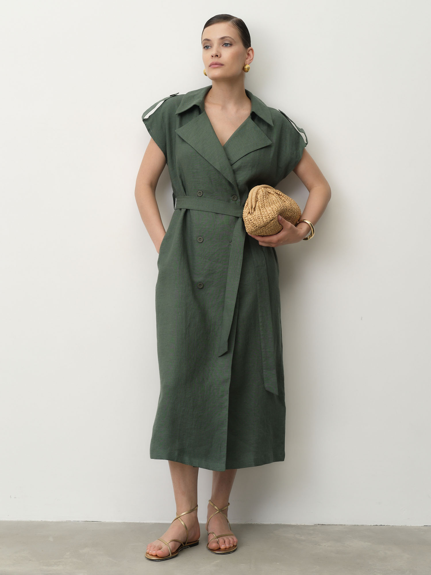 Льняные костюмы и платья: как создать стильный образ в 2026 году